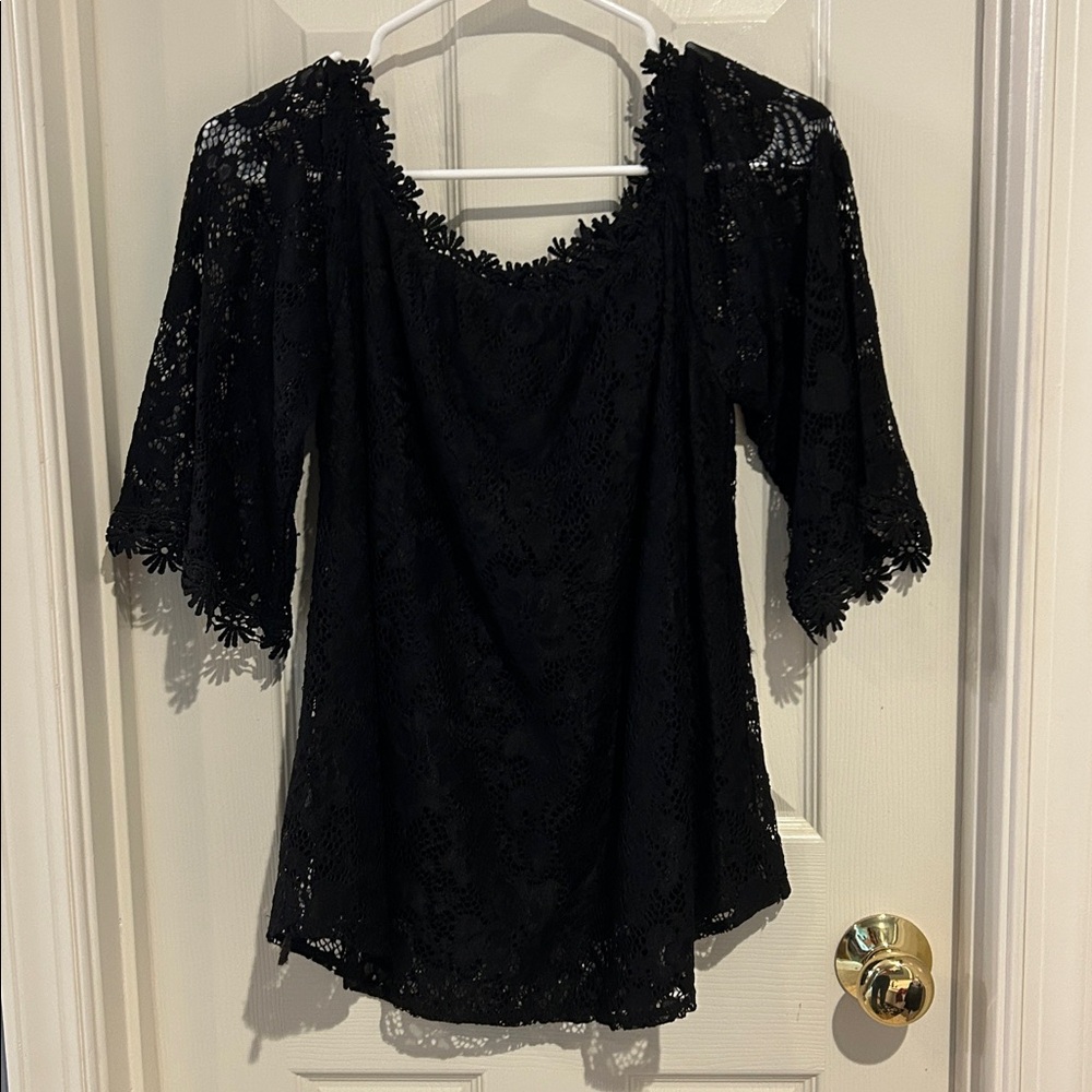 ⚜️ Chic Black Lace Blouse